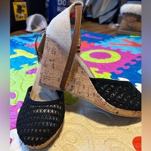 Apt 9 tan and black Wedge